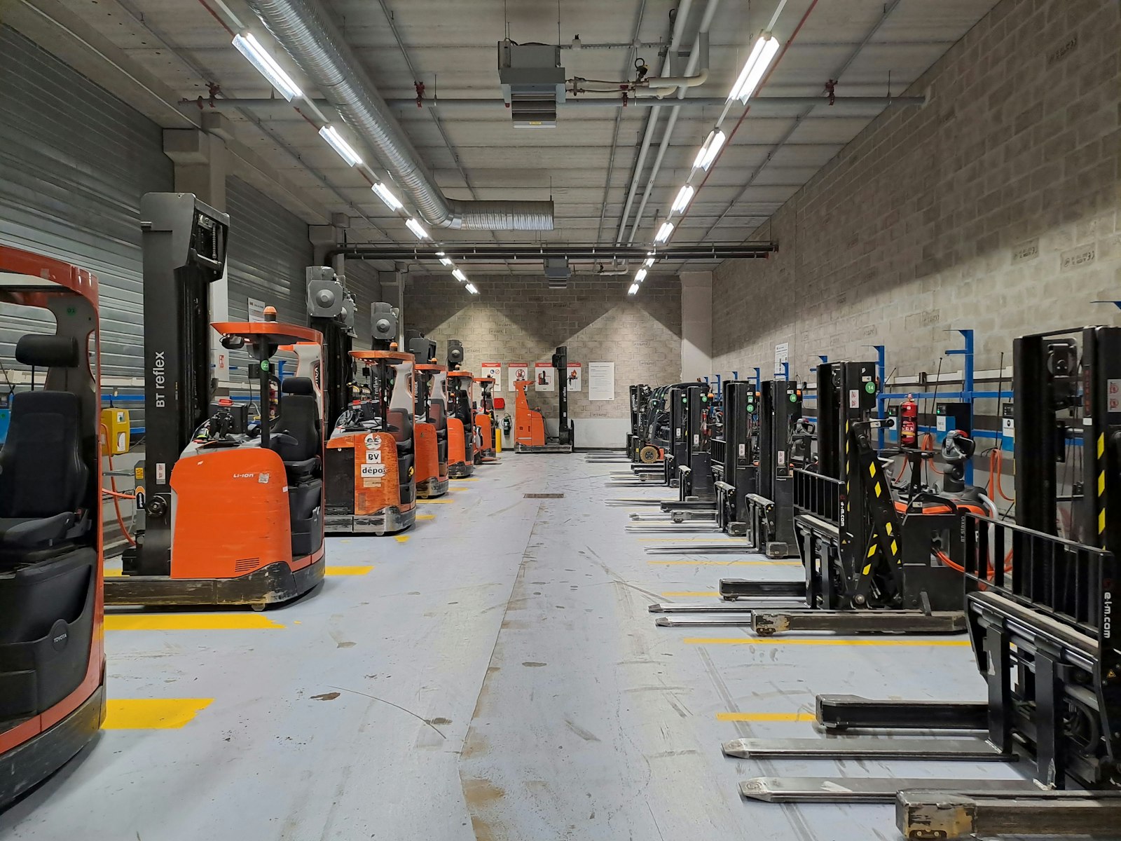Industrial workplace setting